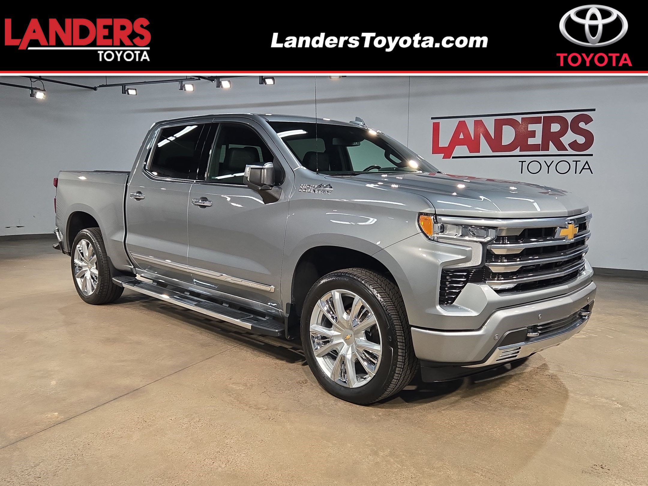 Used 2024 Chevrolet Silverado 1500 High Country w/ High Country Premium Package AWD/4WD image 1