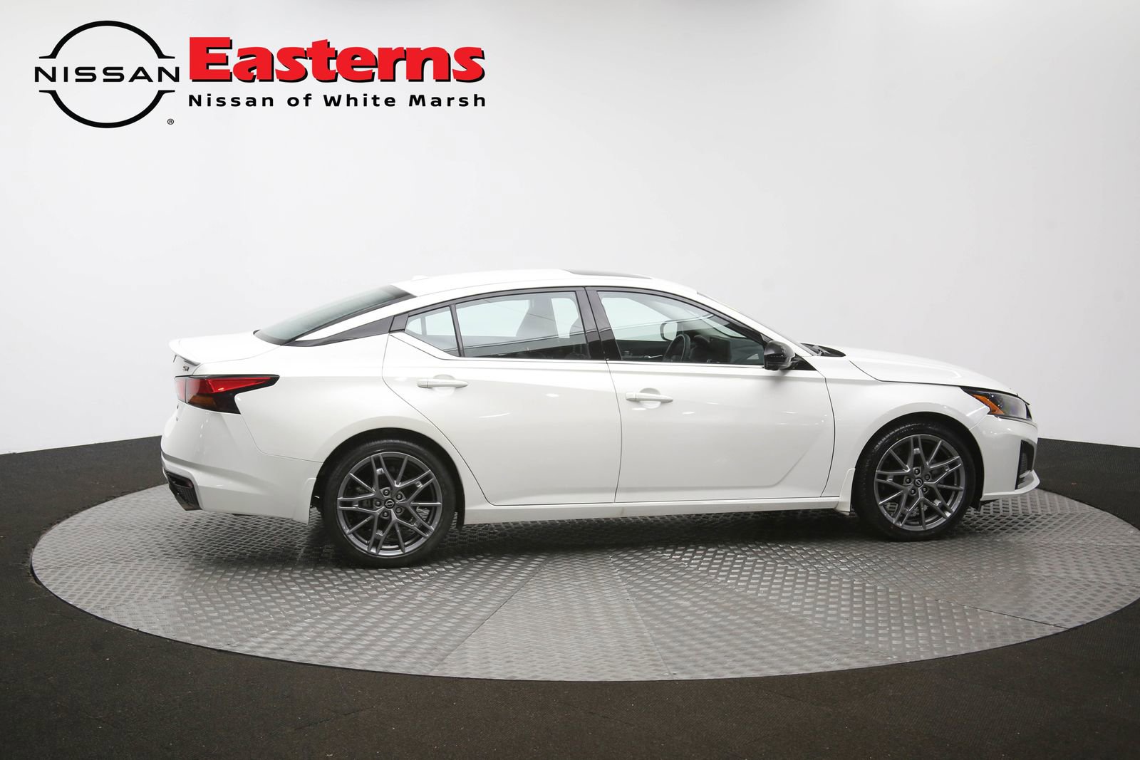 Used 2024 Nissan Altima 2.0 SR FWD image 42