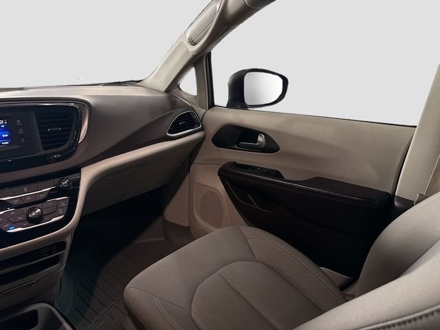 Used 2017 Chrysler Pacifica LX FWD image 21