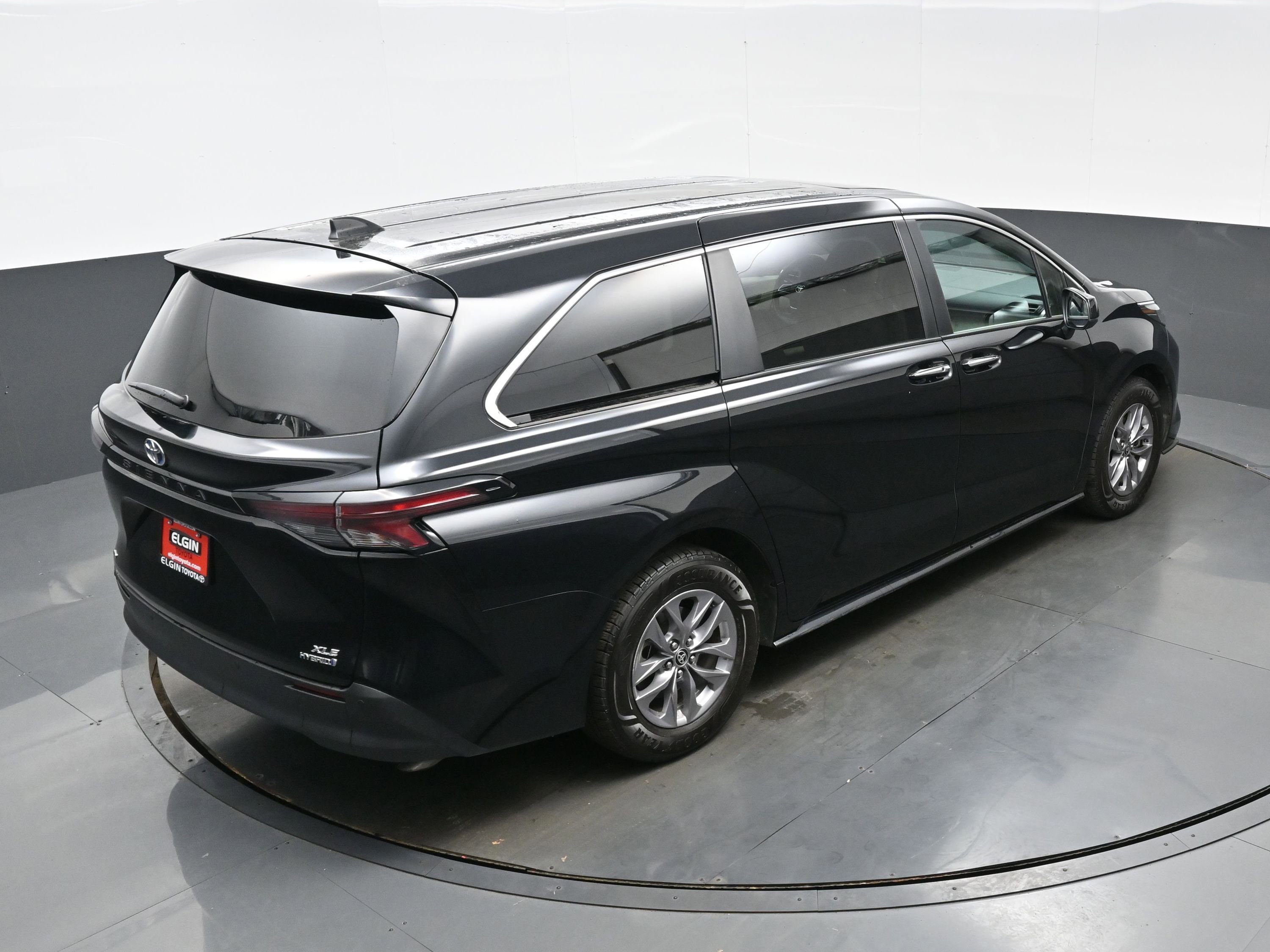 Used 2024 Toyota Sienna XLE AWD/4WD image 42
