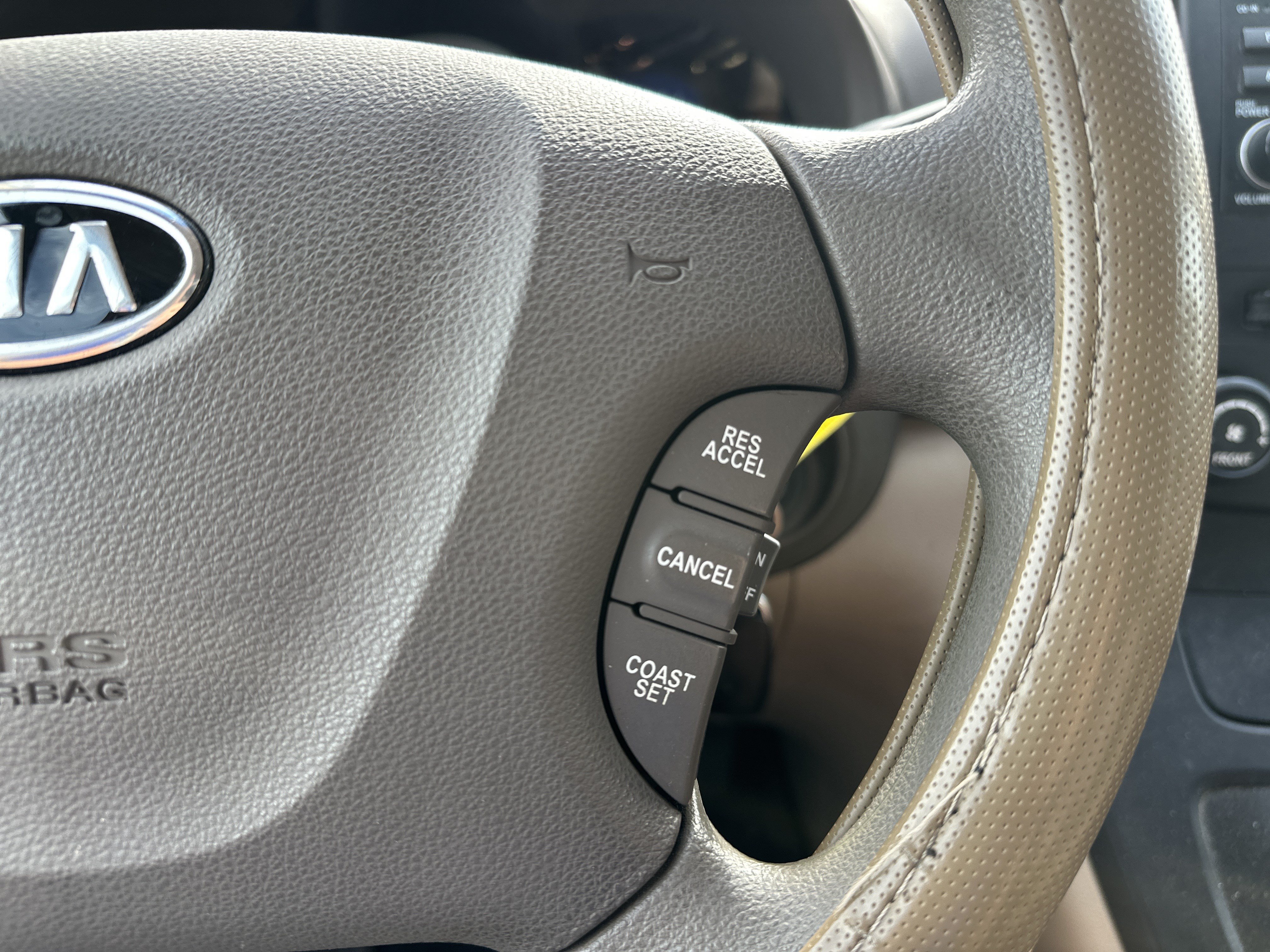 Used 2008 Kia Sedona LX FWD image 21