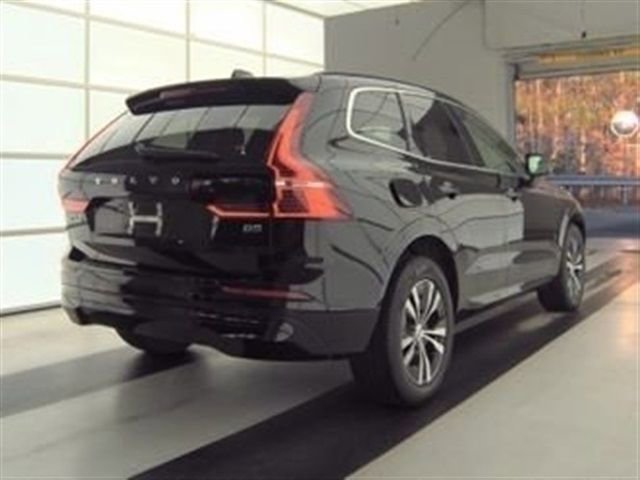 Used 2023 Volvo XC60 B5 Core FWD image 2