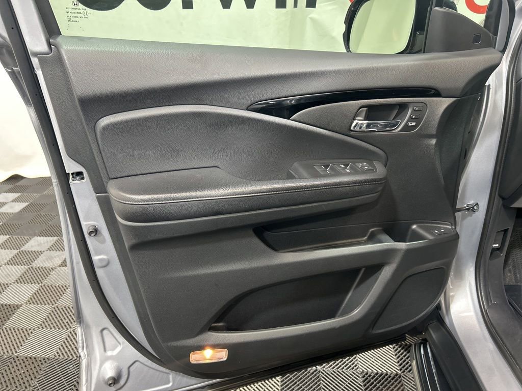 Used 2019 Honda Pilot Elite image 21