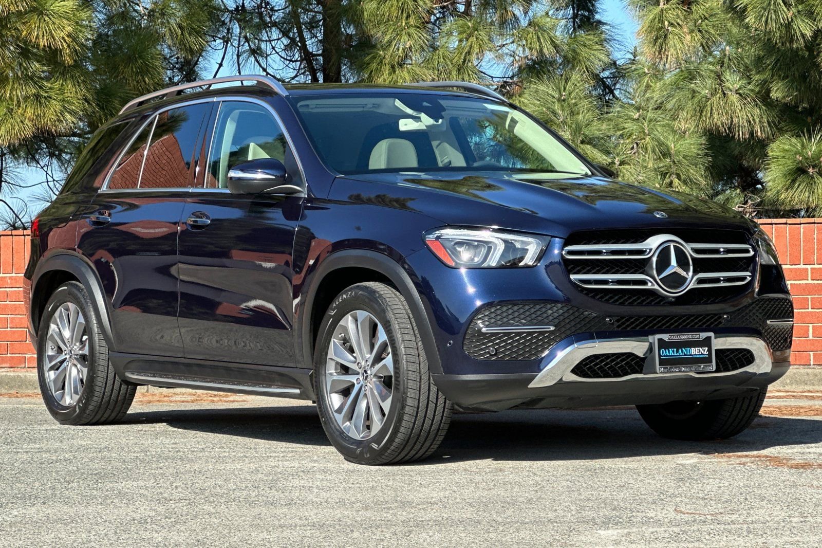 Used 2020 Mercedes-Benz GLE 350 4MATIC image 2
