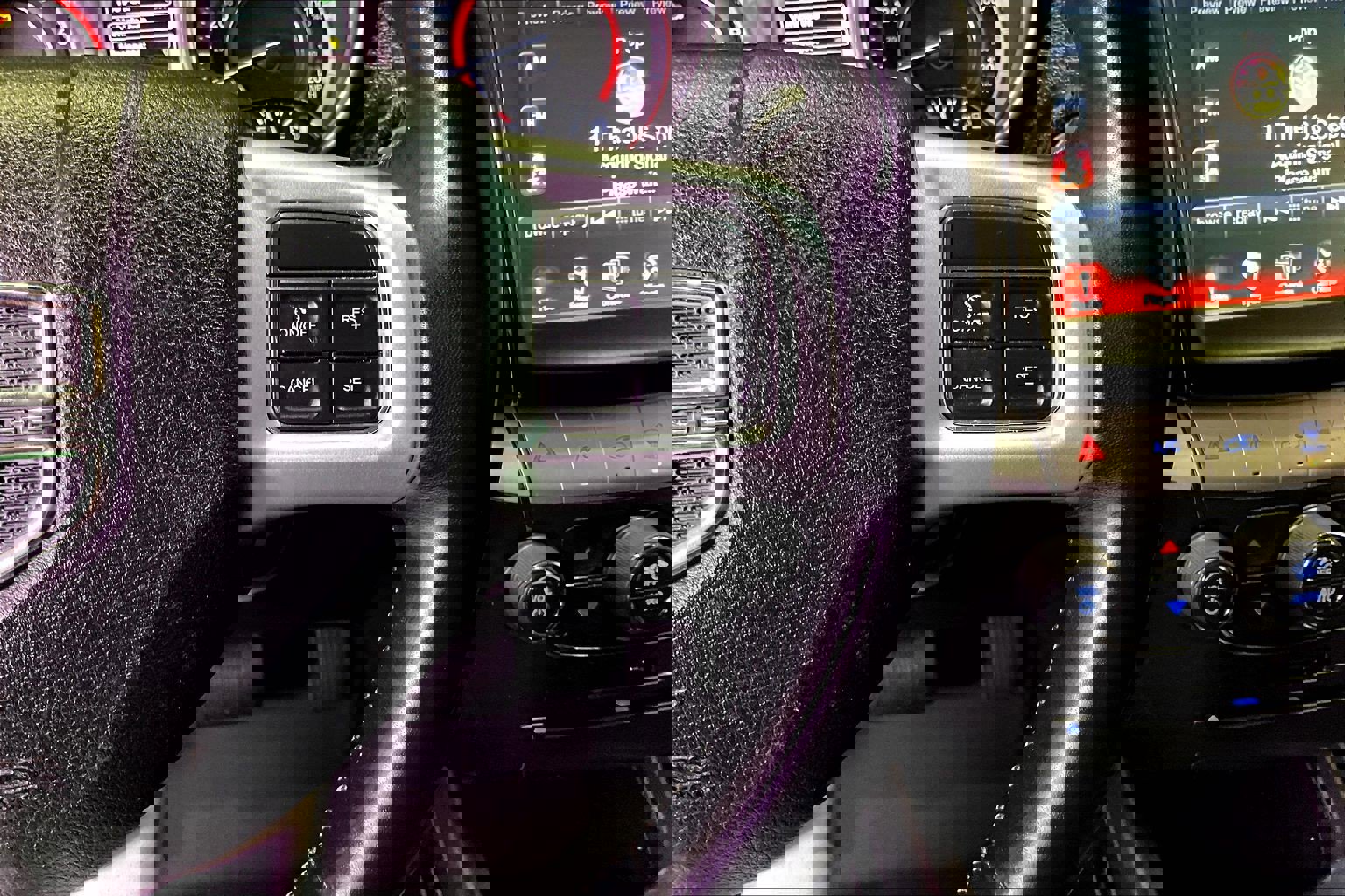 Used 2019 Dodge Journey SE FWD image 12