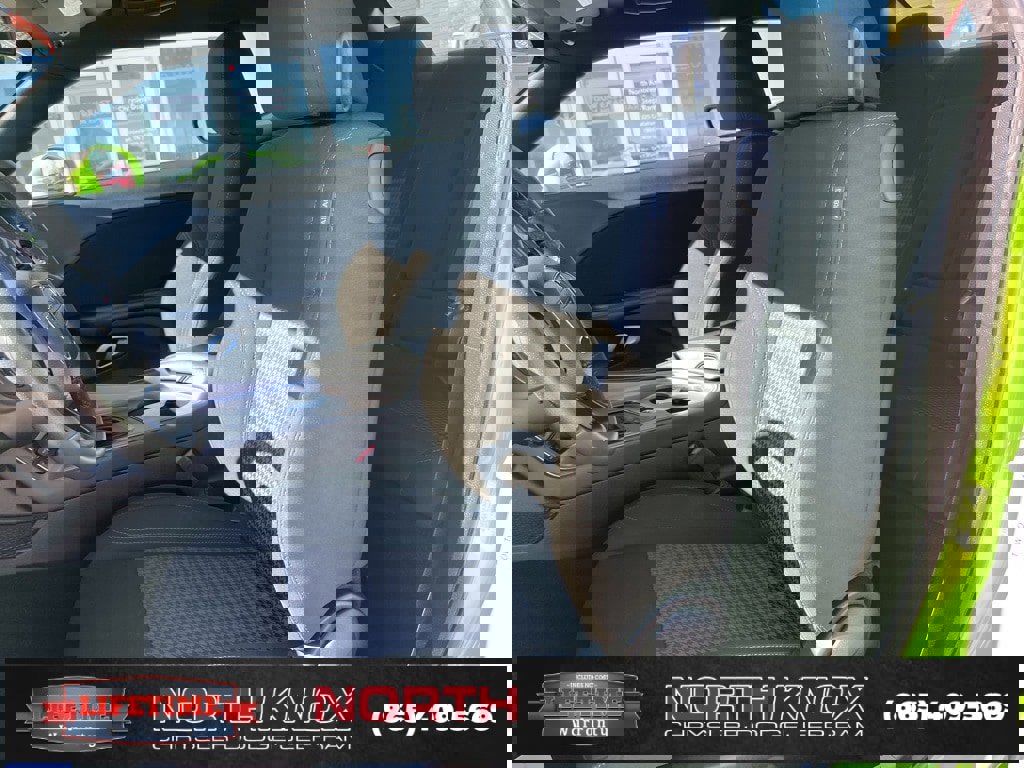 Used 2023 Dodge Challenger SXT w/ Blacktop Package image 7