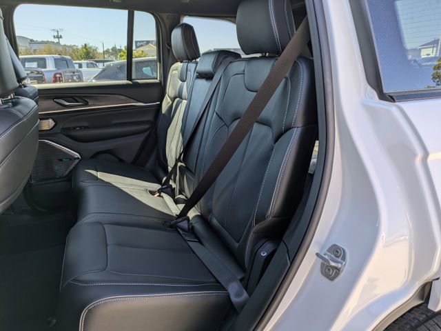New 2025 Jeep Grand Cherokee Overland w/ Trailer Tow Package AWD/4WD image 14