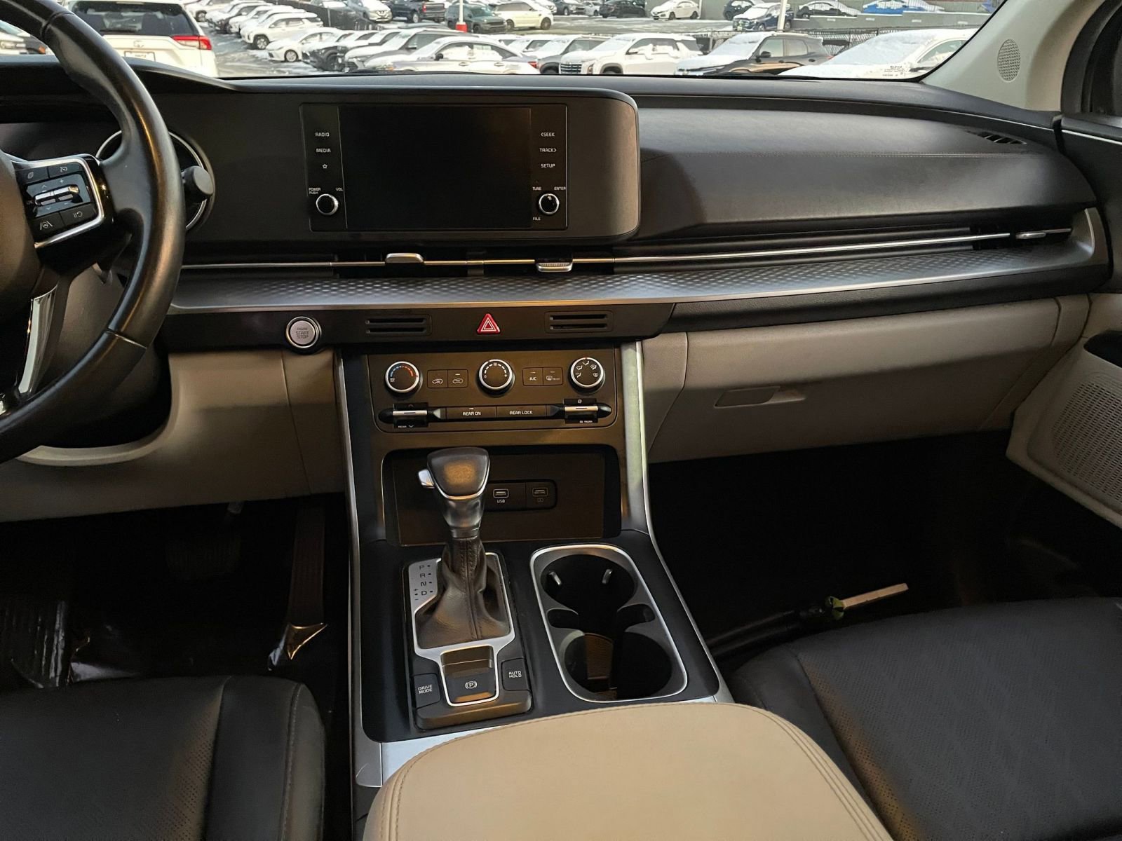 Used 2023 Kia Carnival LX image 35