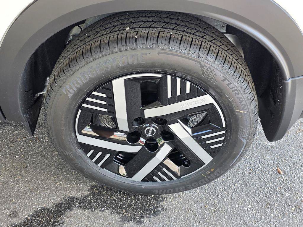 Used 2026 Nissan Kicks SV FWD image 30