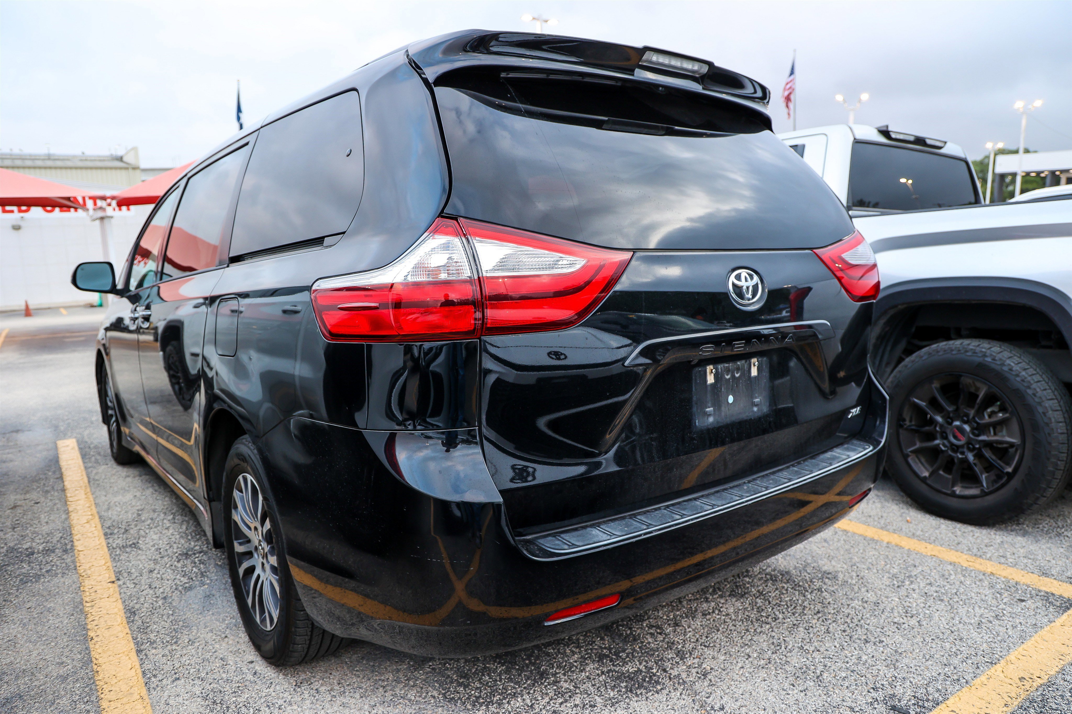 Used 2019 Toyota Sienna XLE FWD image 10