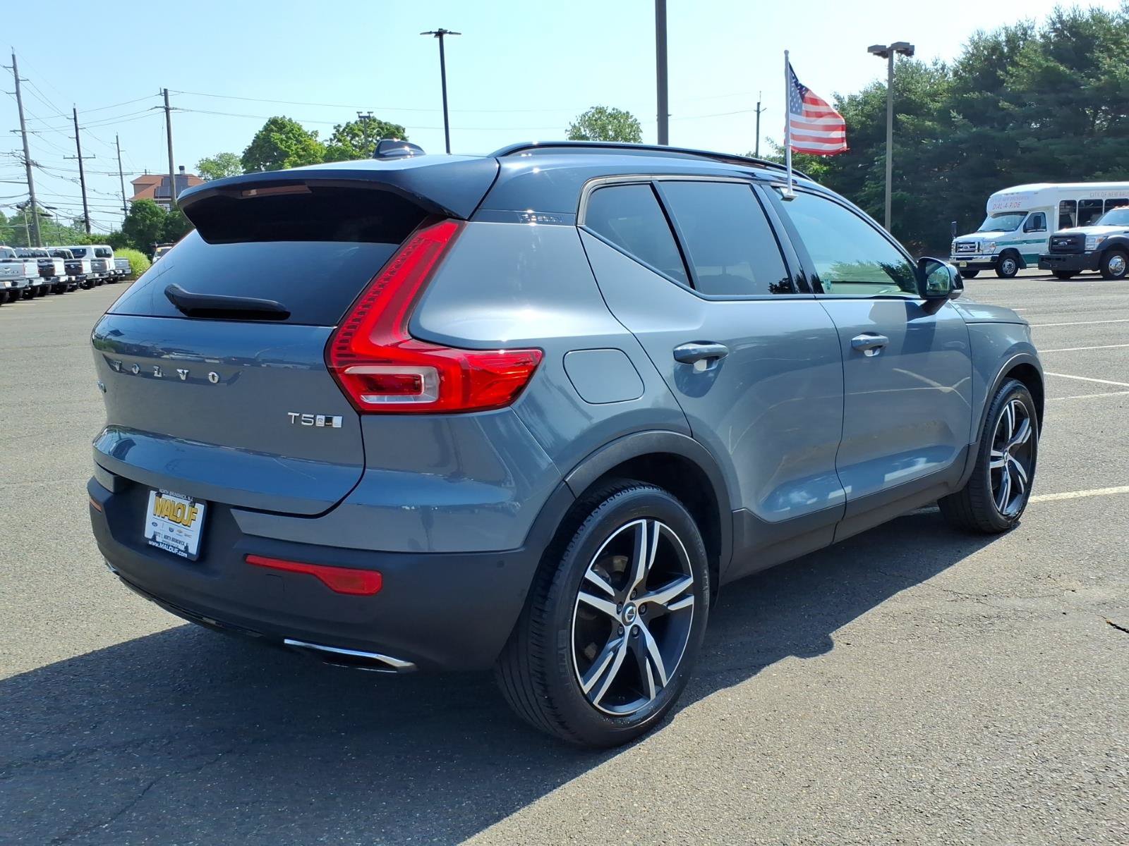 Used 2020 Volvo XC40 T5 R-Design w/ Protection Package AWD/4WD image 6