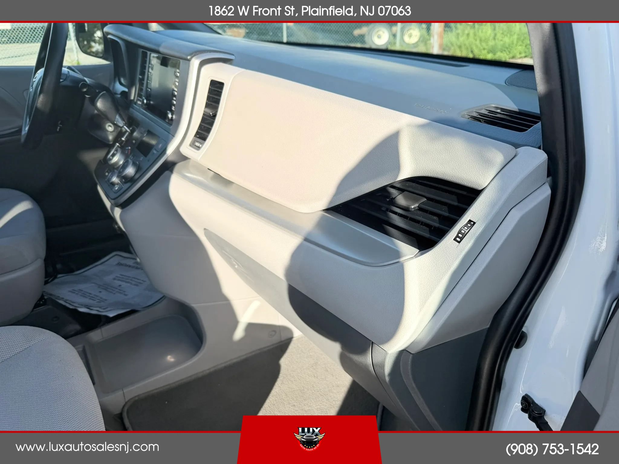 Used 2020 Toyota Sienna L FWD image 31