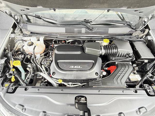 Used 2018 Chrysler Pacifica Limited FWD image 18