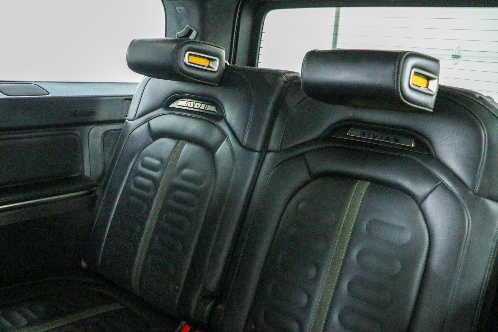 Used 2024 Rivian R1S Adventure AWD/4WD image 24