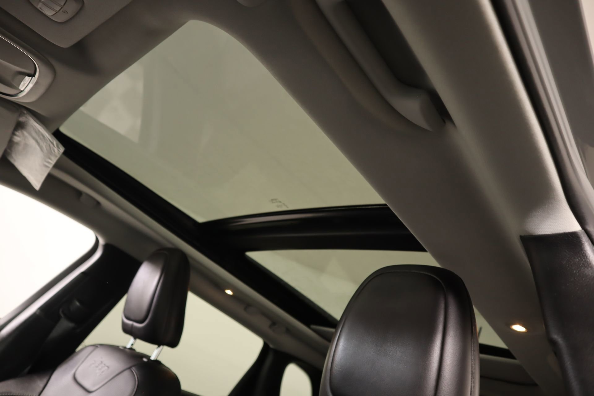 Used 2022 Jeep Cherokee Limited image 15