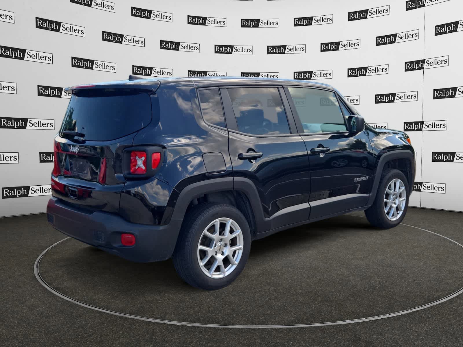 Used 2023 Jeep Renegade Latitude AWD/4WD image 5
