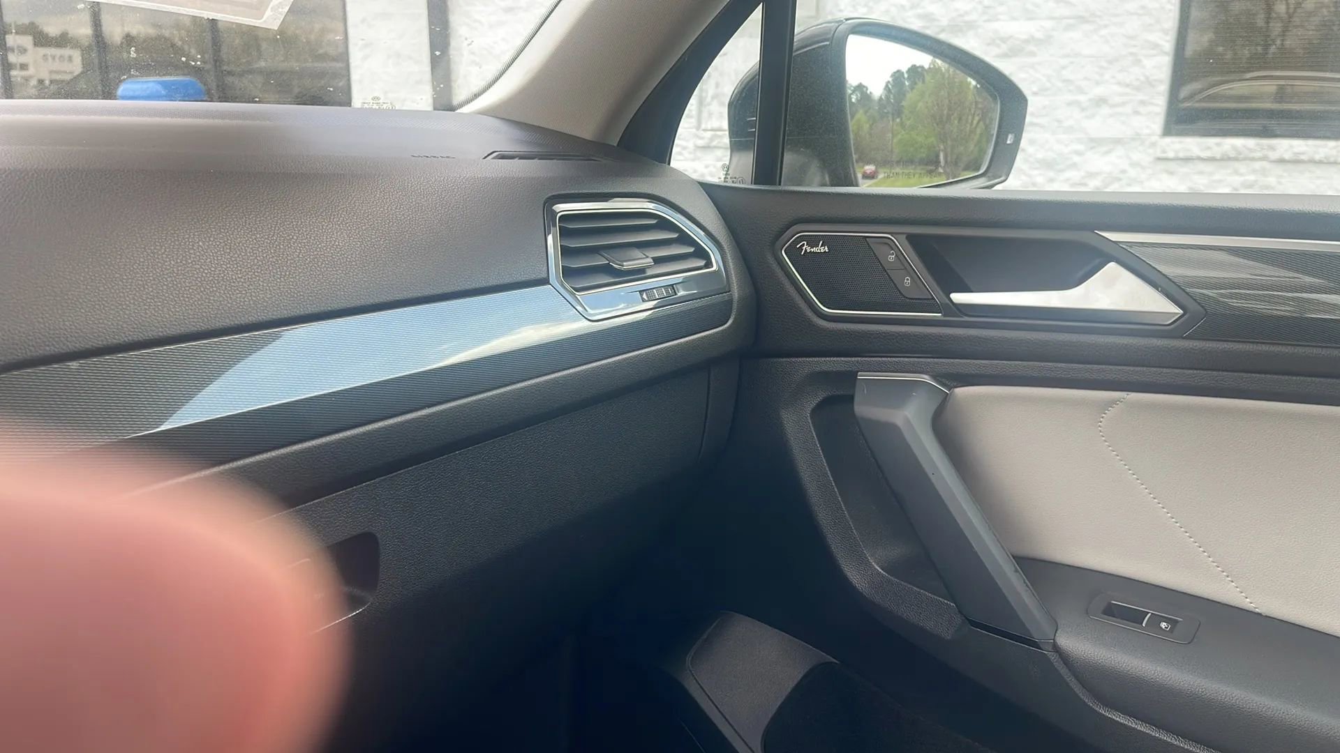 Used 2019 Volkswagen Tiguan SEL Premium image 19