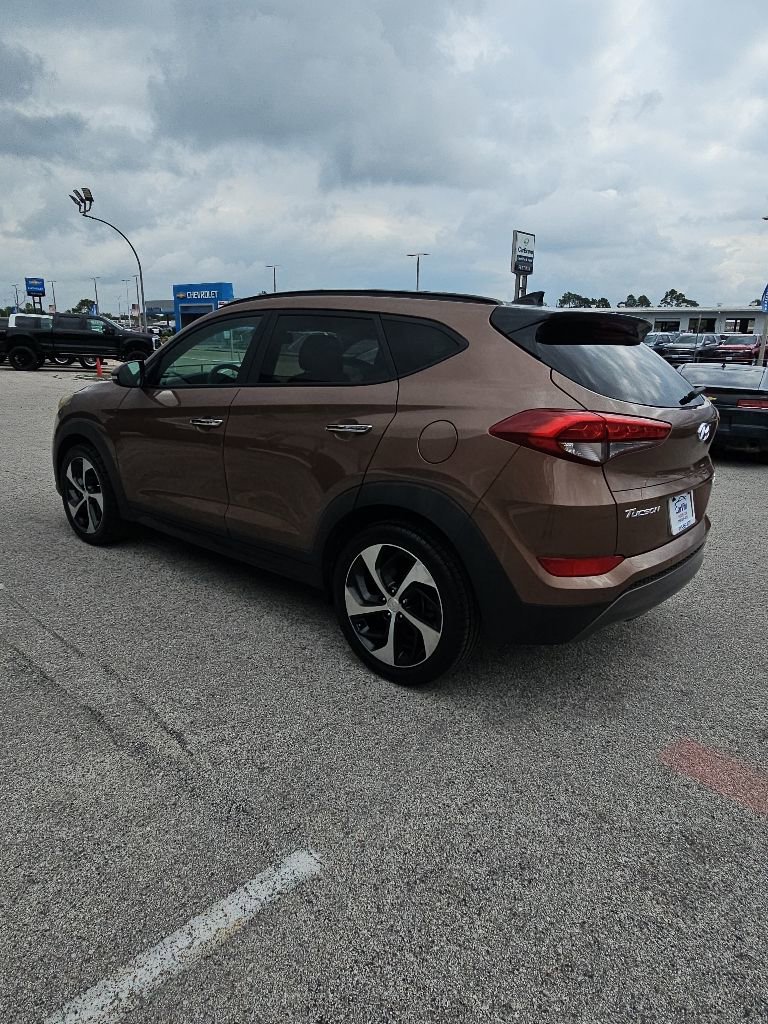 Used 2016 Hyundai Tucson Limited w/ Option Group 03 FWD image 5