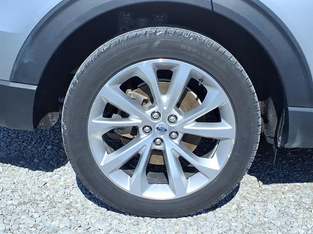 Used 2022 Ford Explorer Platinum w/ Premium Technology Package image 11