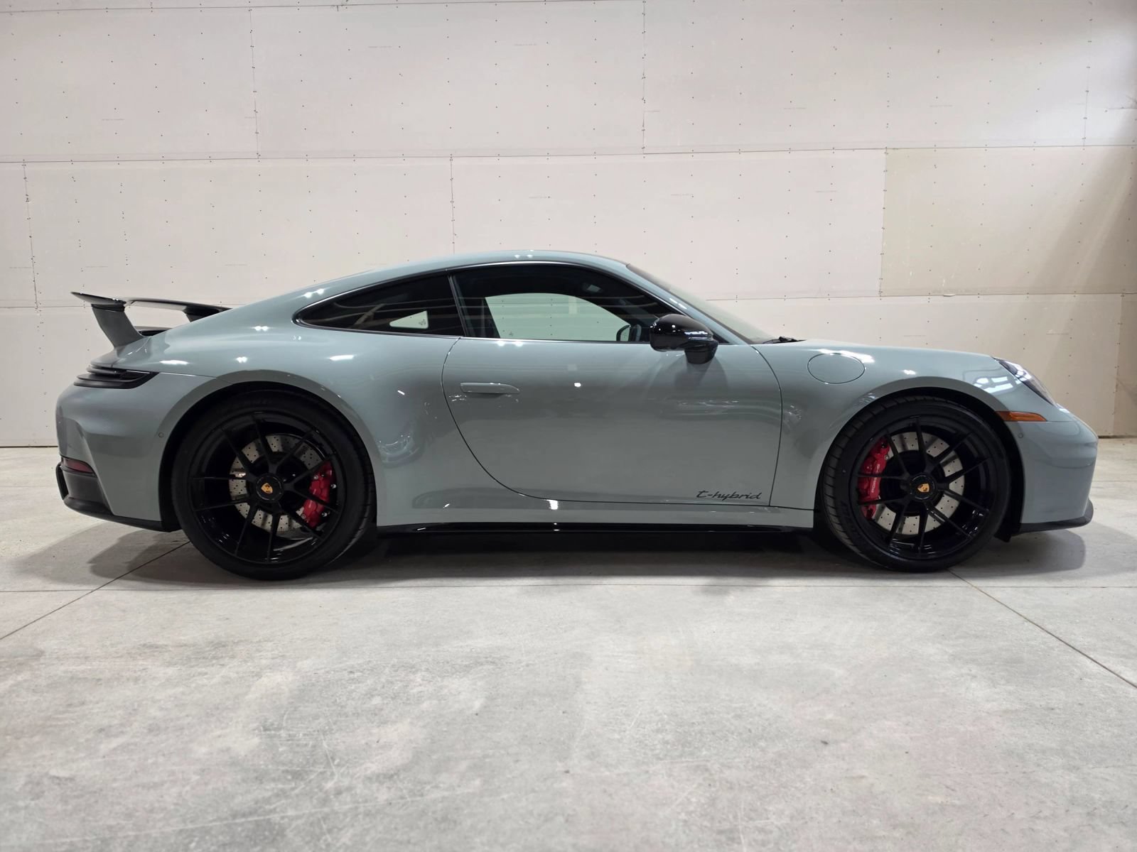 Used 2025 Porsche 911 Carrera 4 GTS AWD/4WD image 3