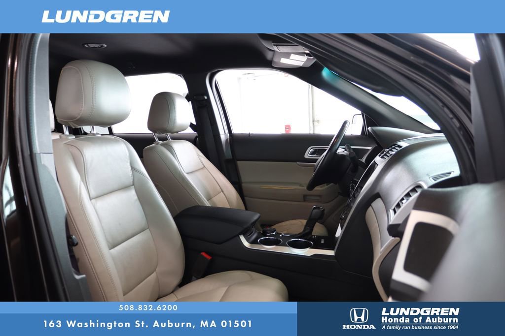 Used 2014 Ford Explorer XLT w/ Equipment Group 202A AWD/4WD image 16