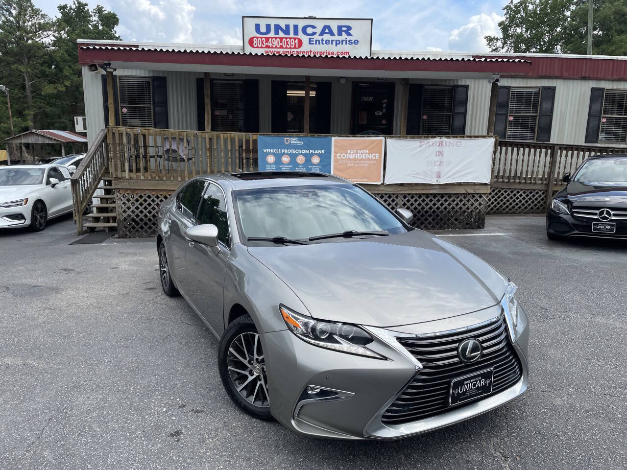 Used 2017 Lexus ES 350 w/ Luxury Package FWD image 1