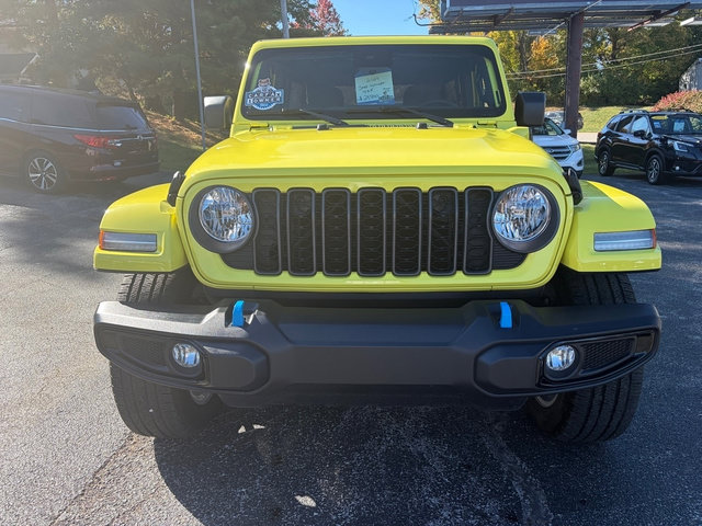 Used 2024 Jeep Wrangler Unlimited w/ Convenience Group AWD/4WD image 3