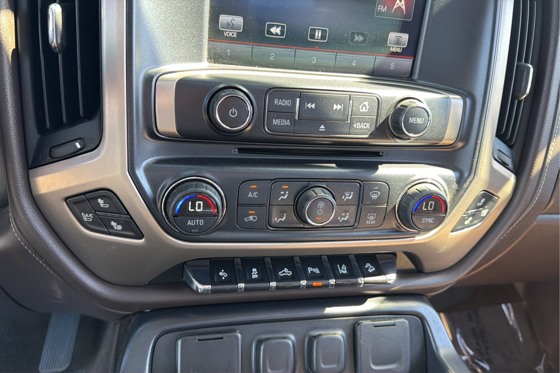 Used 2015 GMC Sierra 1500 Denali AWD/4WD image 28