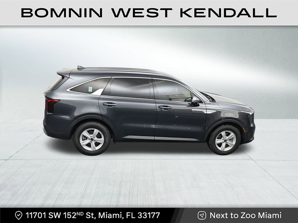 Used 2024 Kia Sorento LX image 17