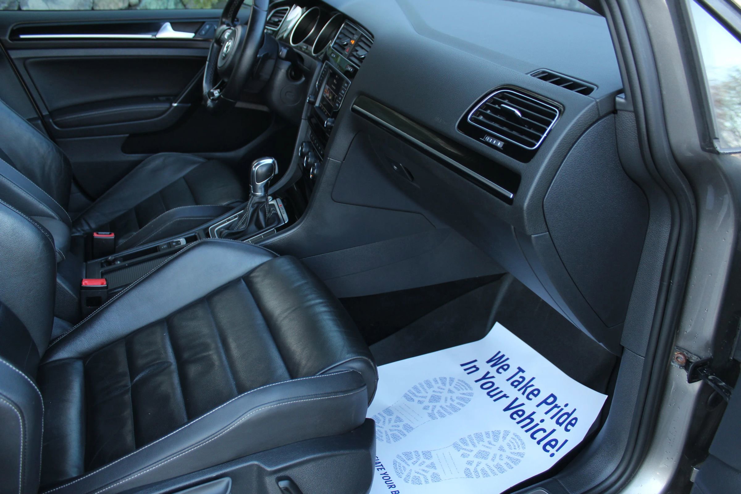 Used 2016 Volkswagen Golf 4-Door image 17