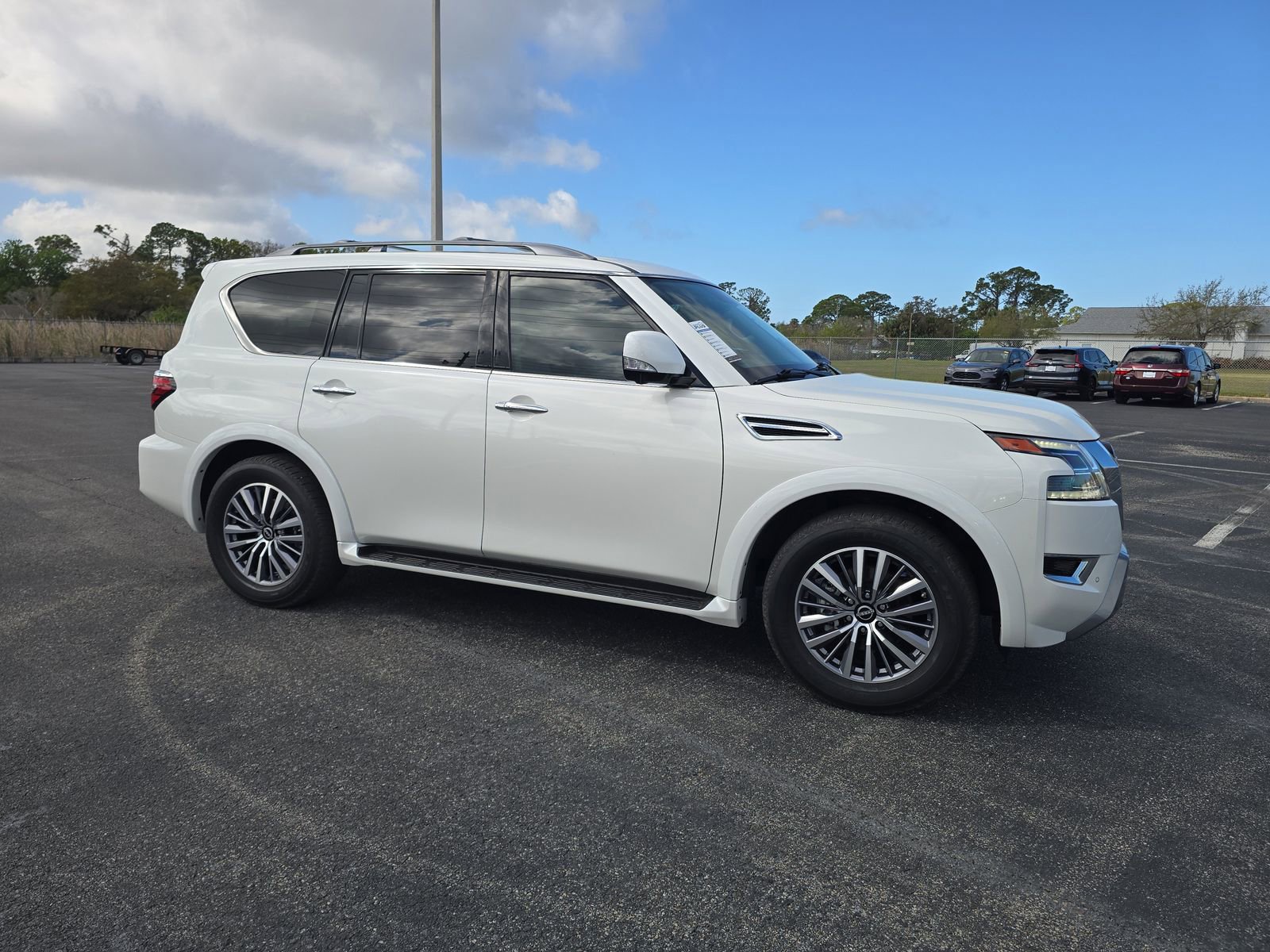 Used 2023 Nissan Armada SL w/ Captain's Chairs Package image 2