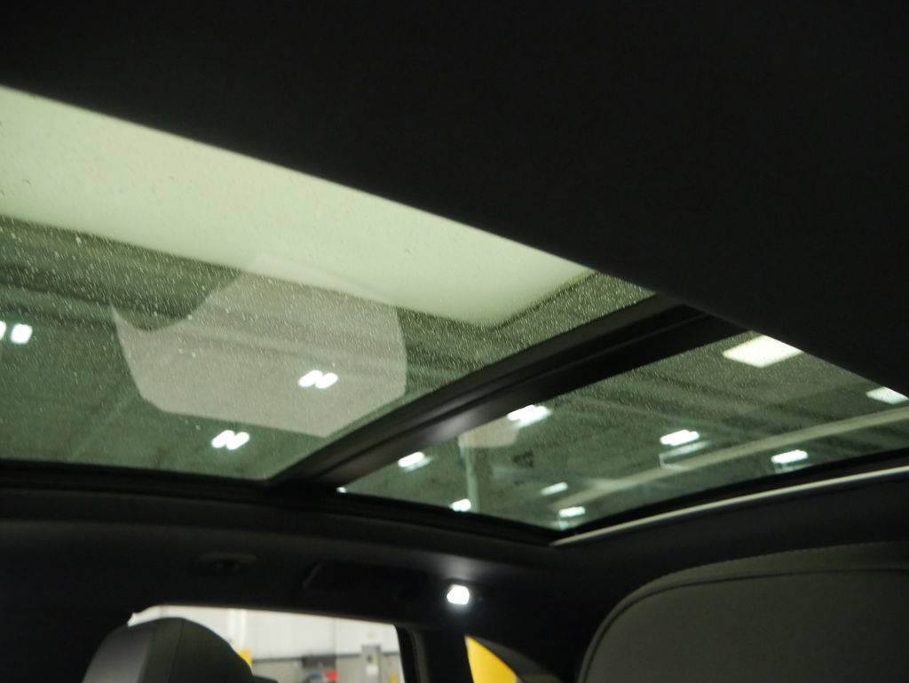 Certified 2023 Porsche Macan image 48