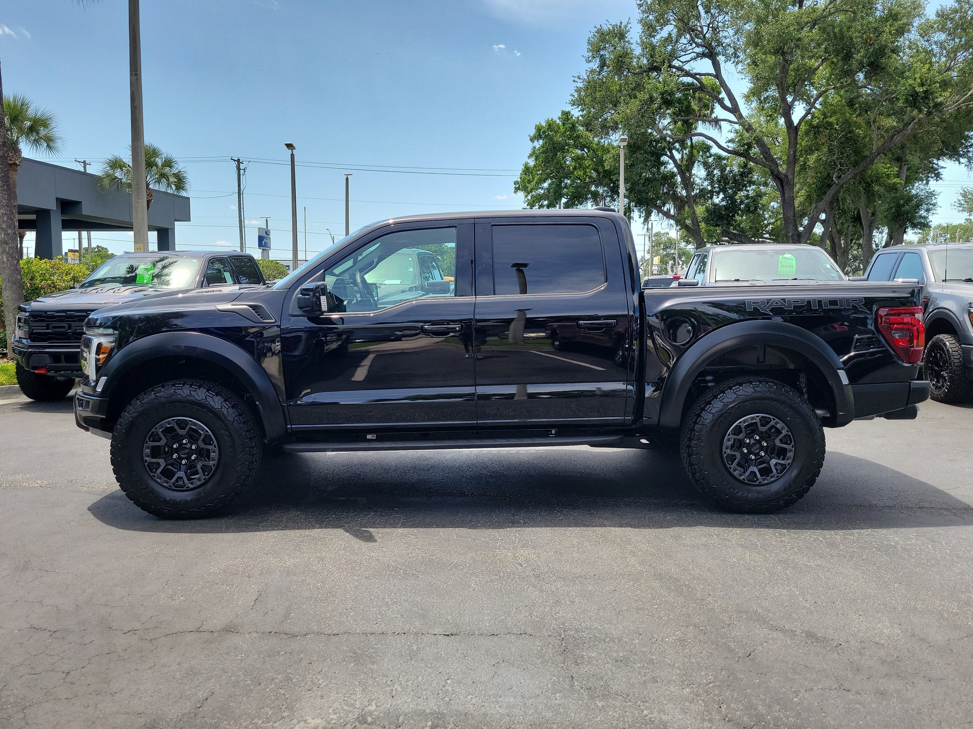 Certified 2025 Ford F150 Raptor w/ Equipment Group 803A Raptor R AWD/4WD image 6