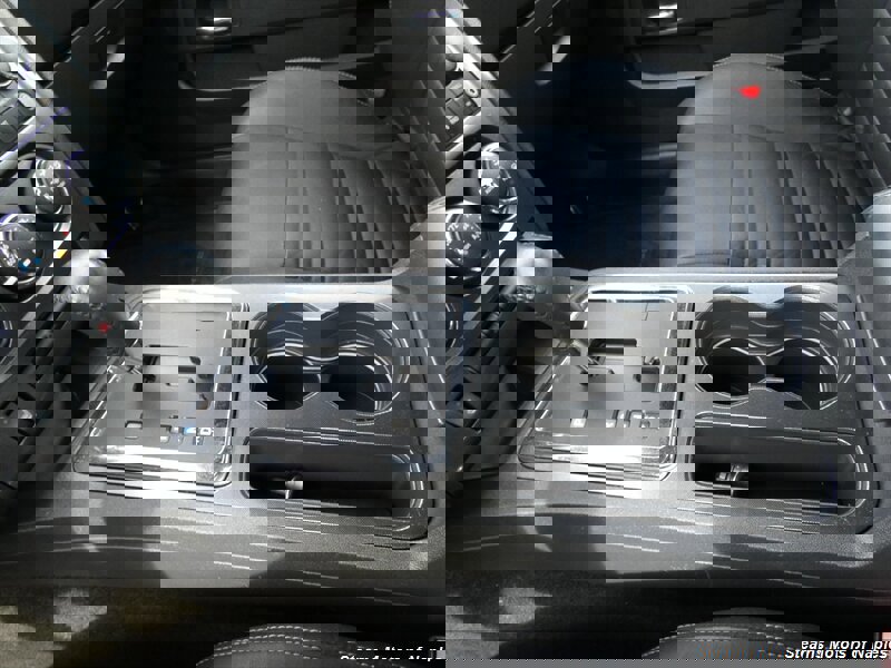 Used 2011 Dodge Challenger SE image 31