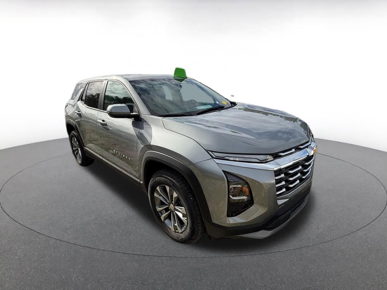 Used 2025 Chevrolet Equinox LT image 2