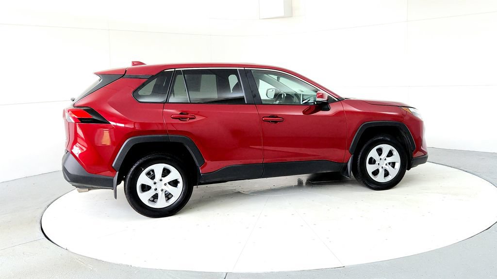 Used 2025 Toyota RAV4 LE AWD/4WD image 6