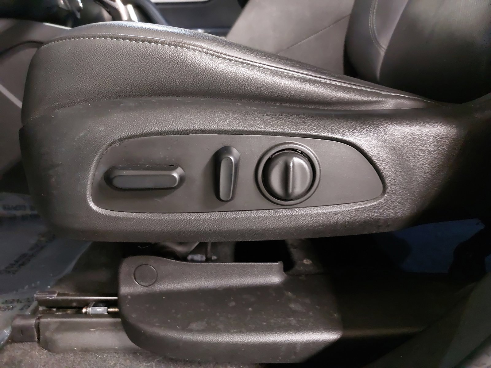 Used 2020 Chevrolet Blazer LT w/ LPO, Floor Liner Package FWD image 31