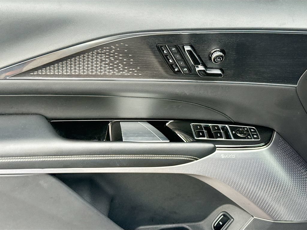 Used 2023 Cadillac Lyriq AWD image 19