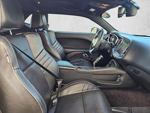 Used 2016 Dodge Challenger SRT RWD image 11