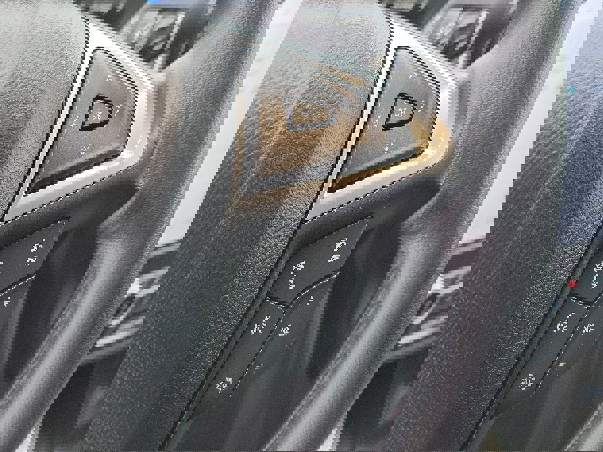 Used 2024 Ford Edge SEL w/ Convenience Package image 25