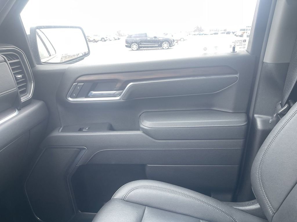 Used 2025 GMC Sierra 1500 SLT image 32