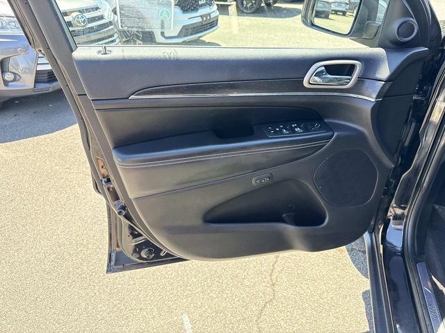 Used 2017 Jeep Grand Cherokee Limited AWD/4WD image 13