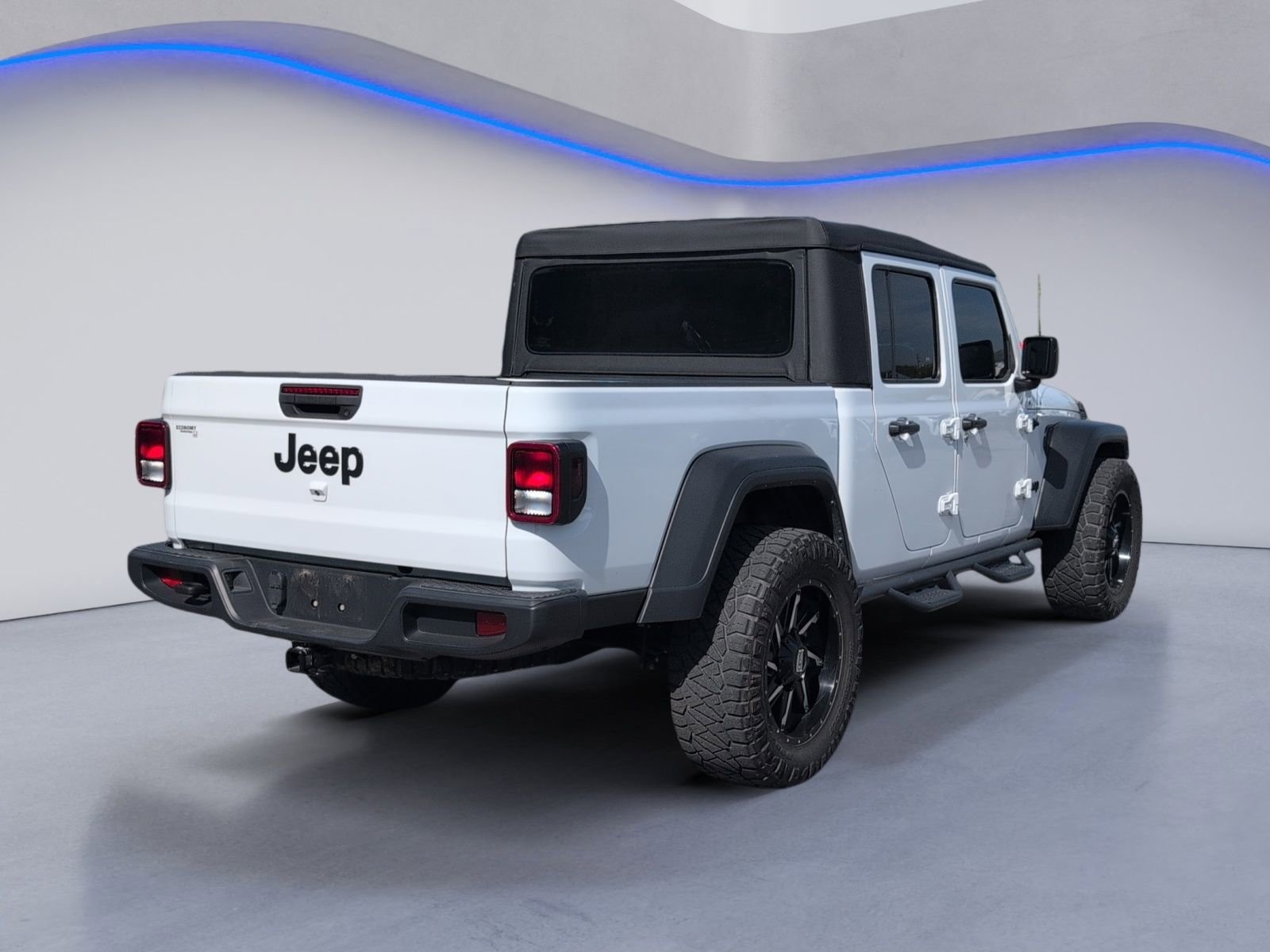 Used 2022 Jeep Gladiator Sport image 3