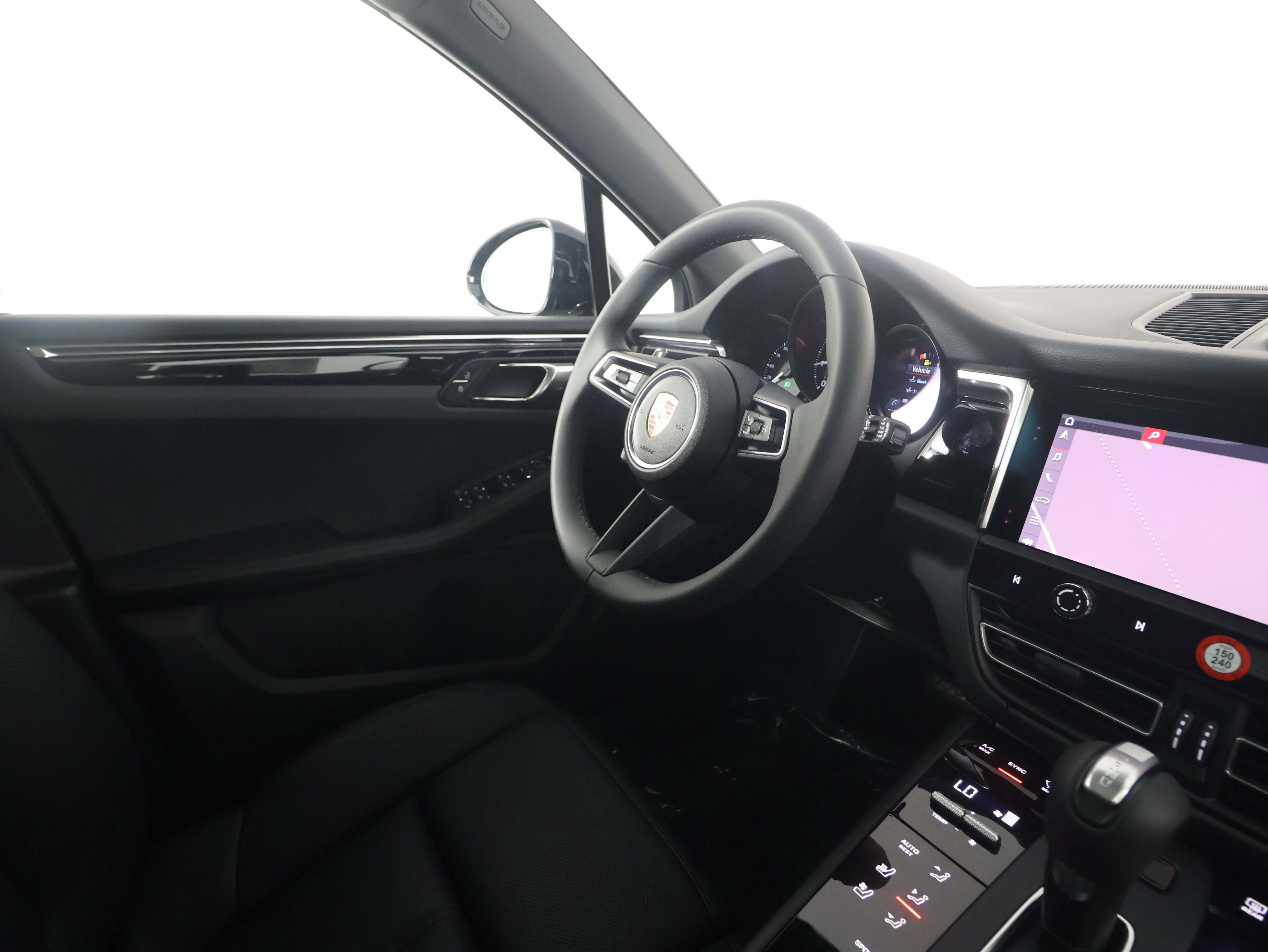 Used 2025 Porsche Macan image 12