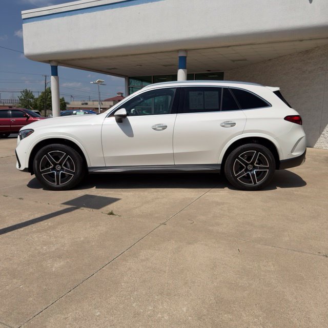 Used 2023 Mercedes-Benz GLC 300 4MATIC image 2
