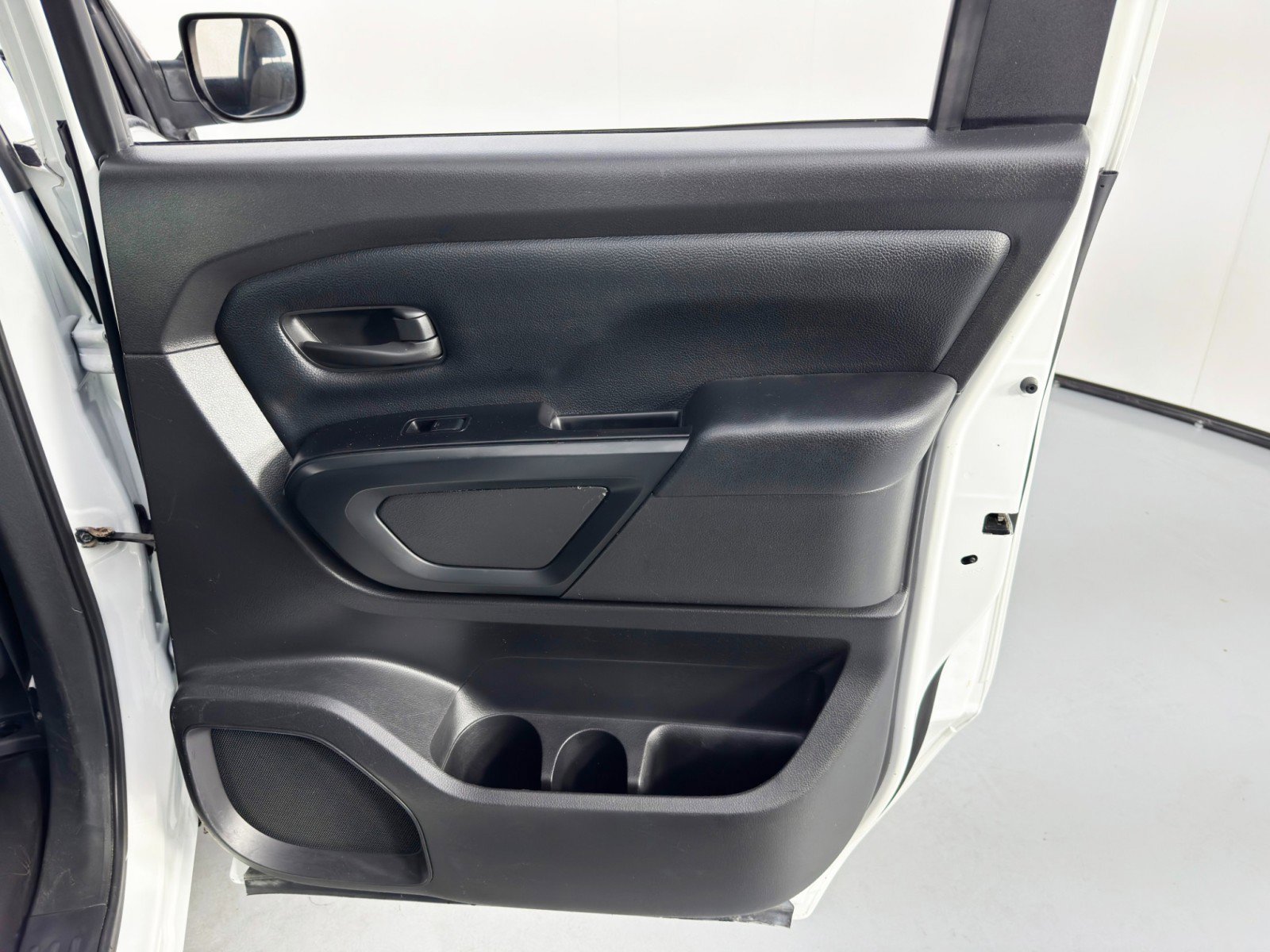 Used 2018 Nissan Titan S w/ S Utility Package image 32