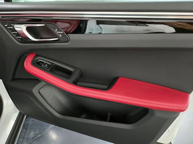 Used 2024 Porsche Macan image 25