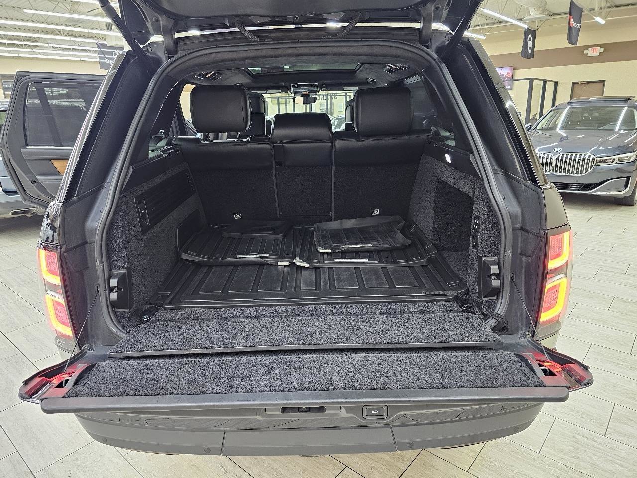 Used 2021 Land Rover Range Rover Long Wheelbase Autobiography image 13