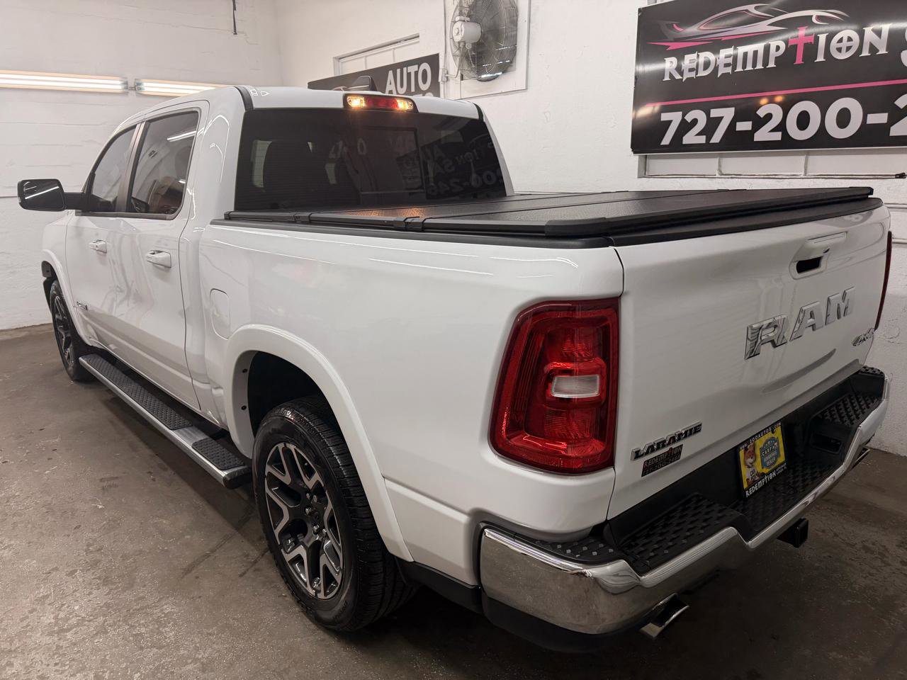 Used 2025 RAM 1500 Laramie AWD/4WD image 3