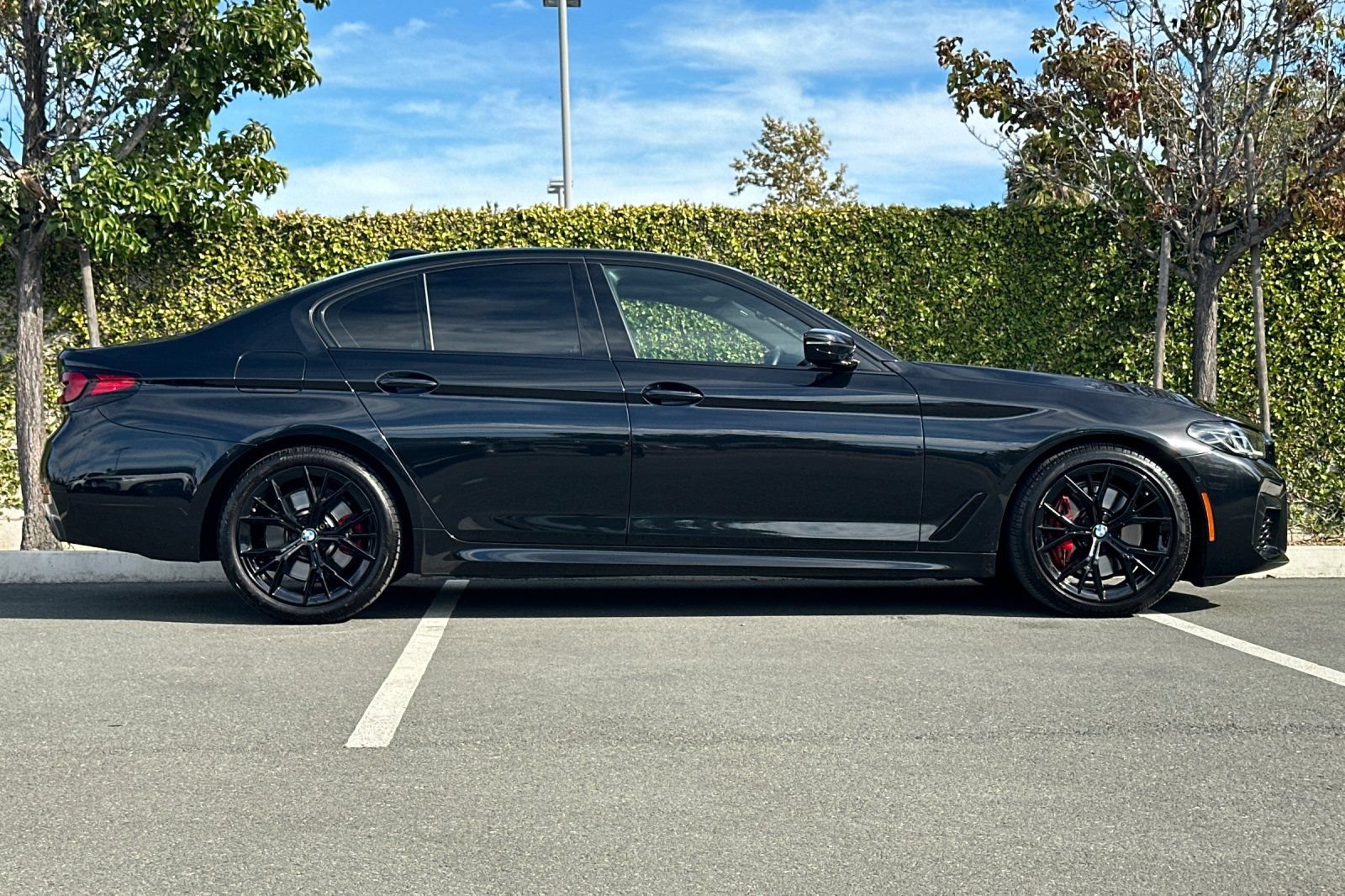 Used 2023 BMW 530i w/ M Sport Package RWD image 3